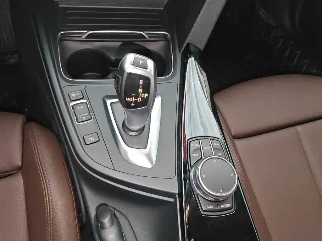 BMW 3 Series 2019 — фото 14