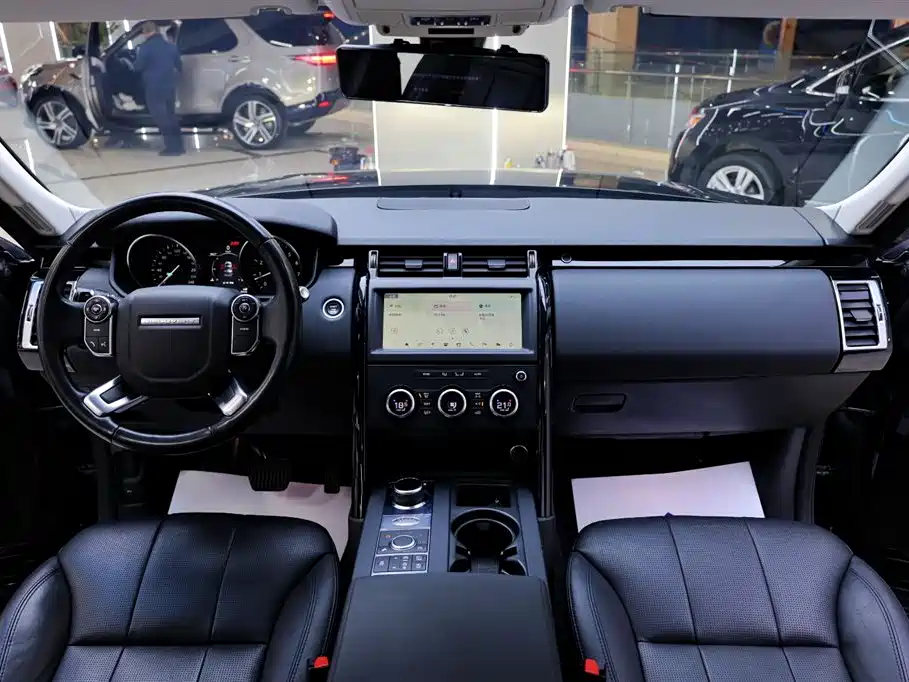 Land Rover Discovery 2018 — фото 18