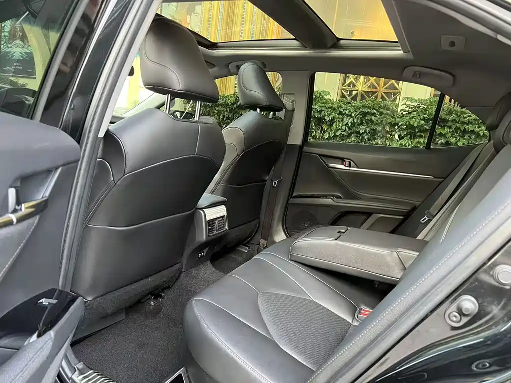 Toyota Camry 2019 — фото 11