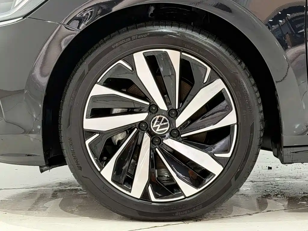 Volkswagen Passat 2024 — фото 11