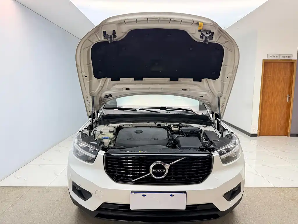 Volvo XC40 2021 — фото 29