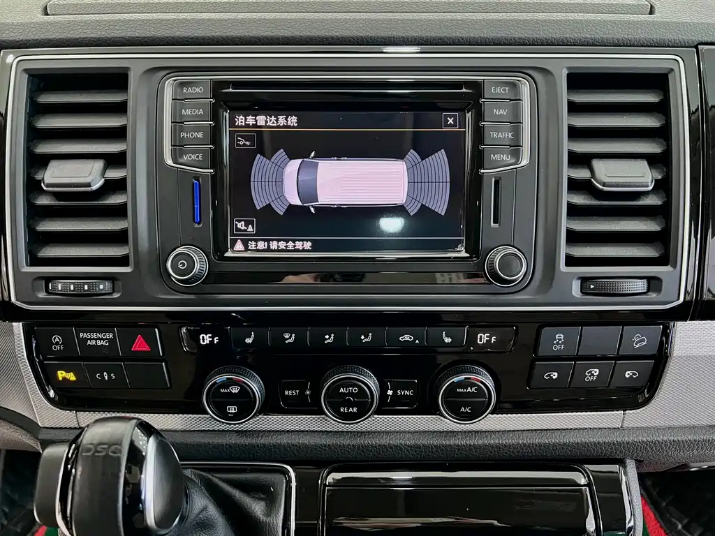 Volkswagen Multivan 2017 — фото 20