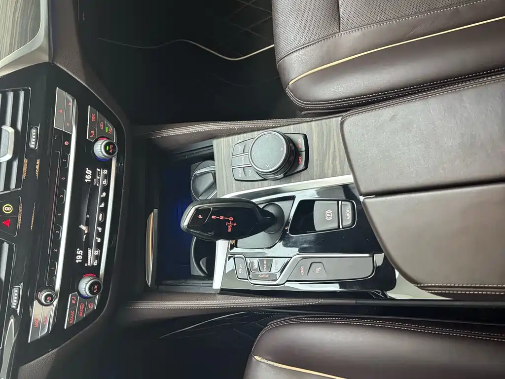 BMW 5 Series New Energy 2018 — фото 12