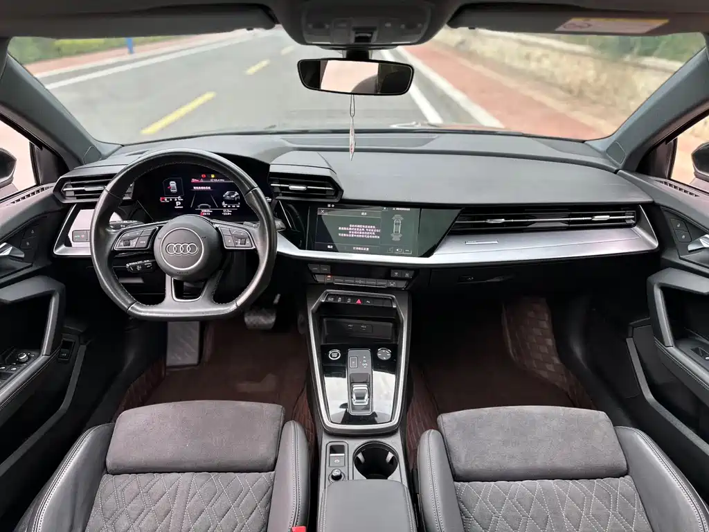 Audi A3 2023 — фото 15