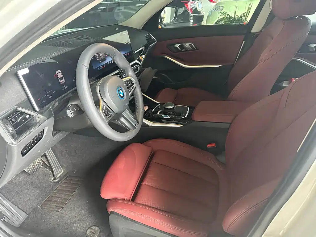 BMW i3 2024 — фото 3