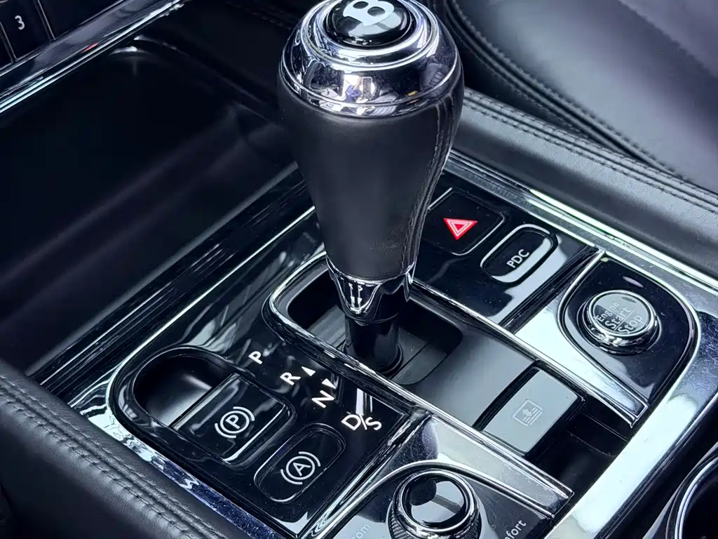 Bentley Mulsanne 2015 — фото 12
