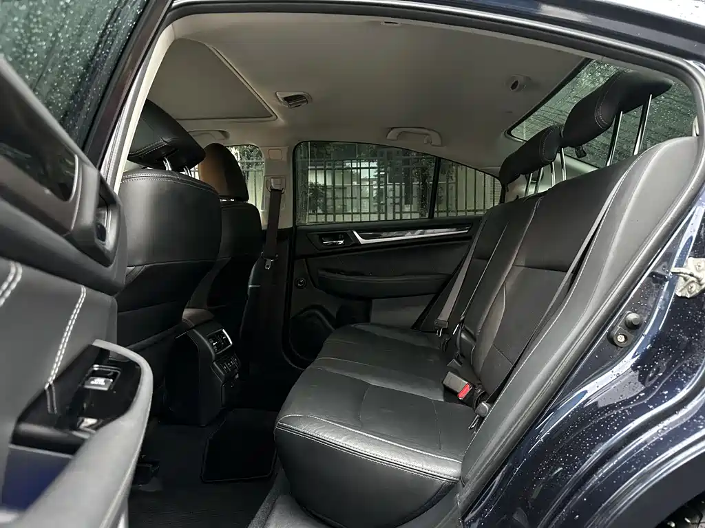 Subaru Legacy 2020 — фото 12