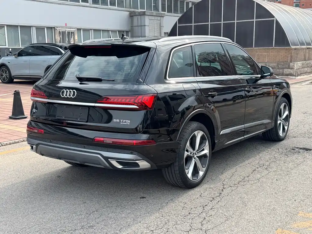 Audi Q7 2023 — фото 6