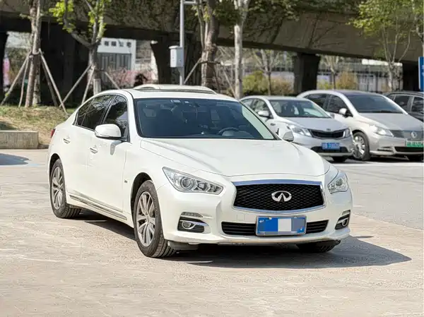 Infiniti Q50L 2015