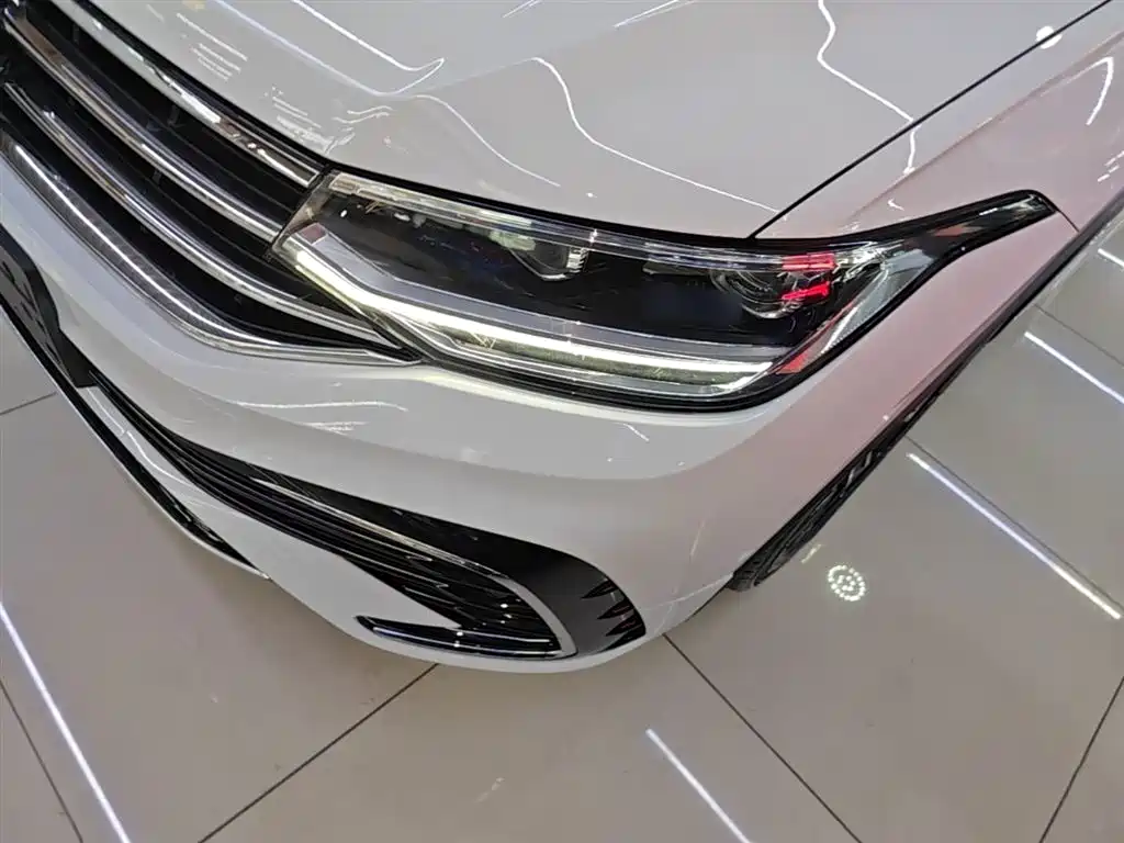 Volkswagen Tiguan L 2022 — фото 24