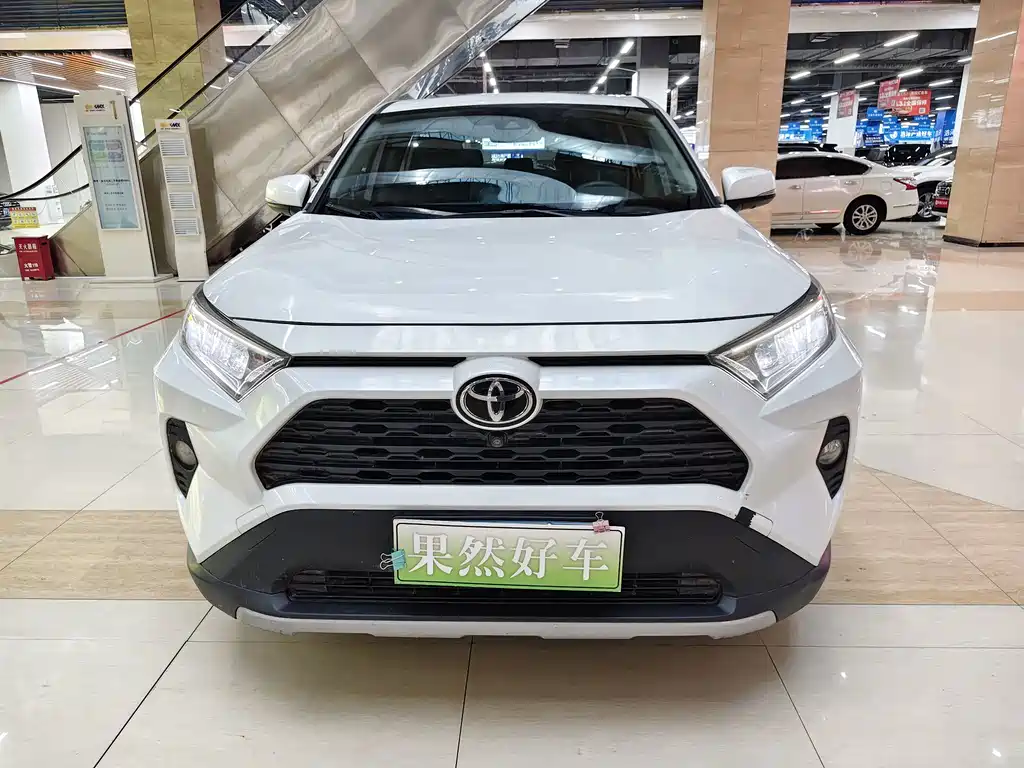 Toyota RAV4 2020 — фото 2