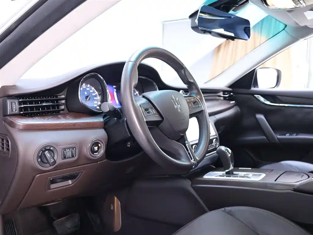 Maserati Quattroporte 2015 — фото 11