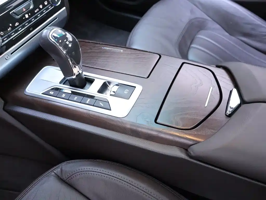 Maserati Quattroporte 2015 — фото 12