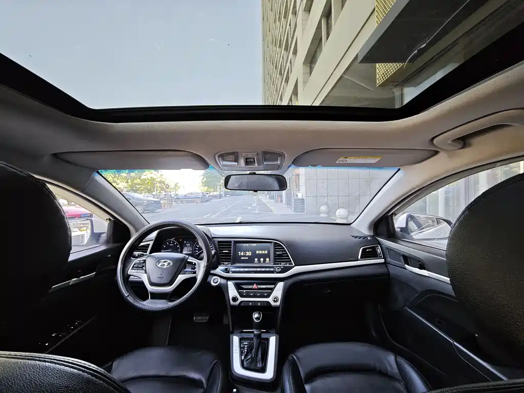 Hyundai Elantra 2016 — фото 6
