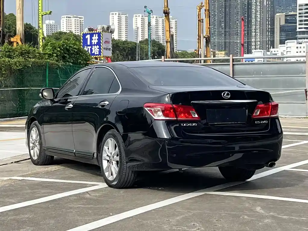 Lexus ES 2010 — фото 17