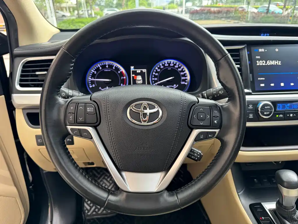 Toyota Highlander 2020 — фото 6