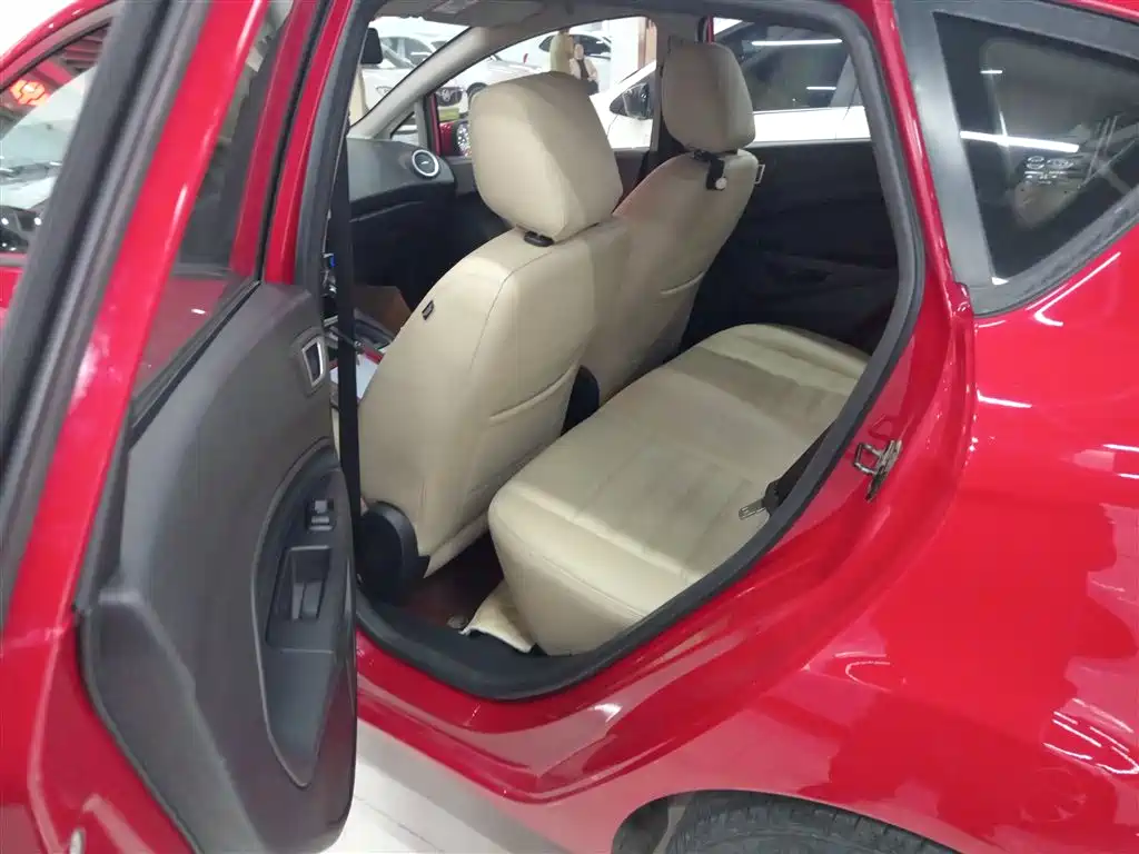 Ford Fiesta 2015 — фото 17