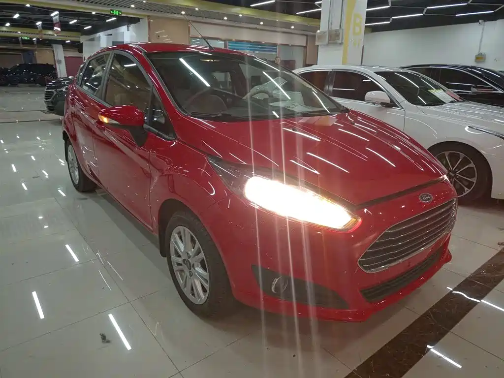 Ford Fiesta 2015 — фото 4