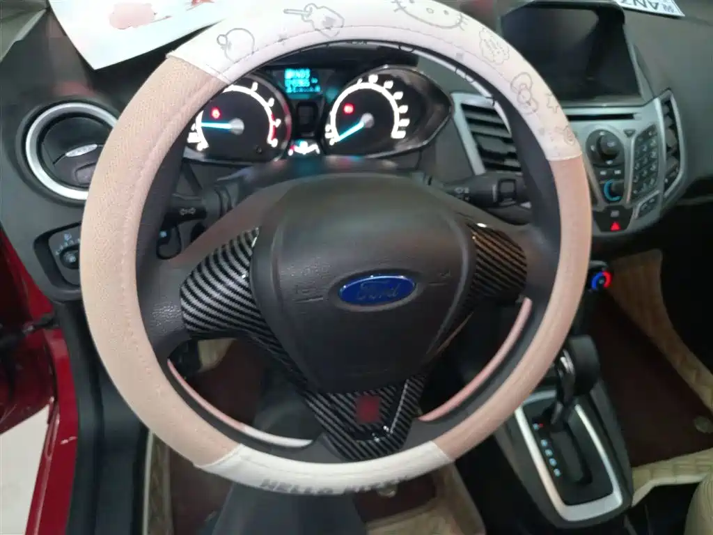Ford Fiesta 2015 — фото 11