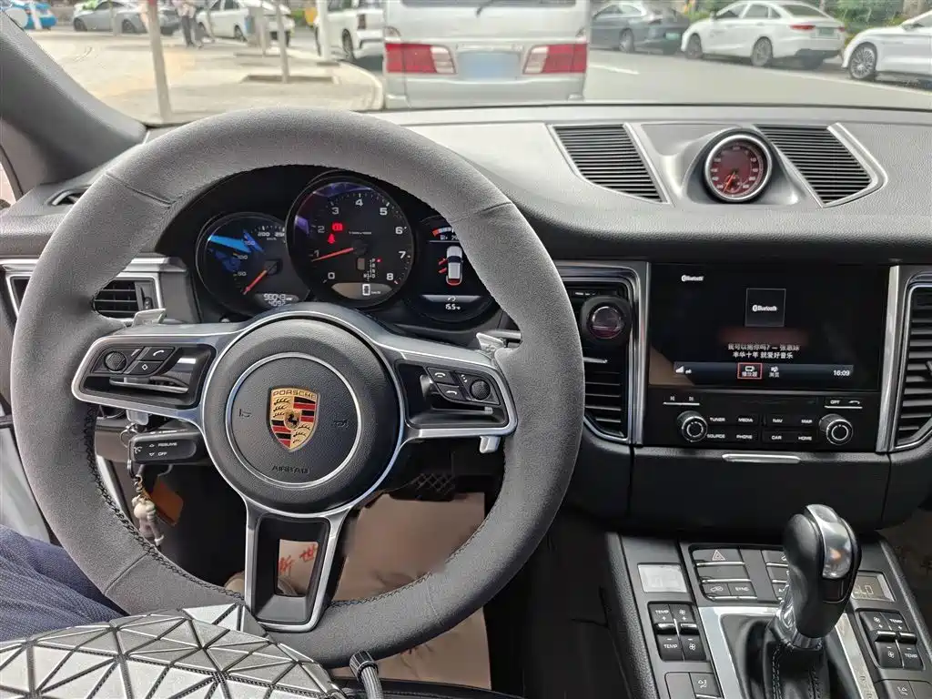 Porsche Macan 2018 — фото 17