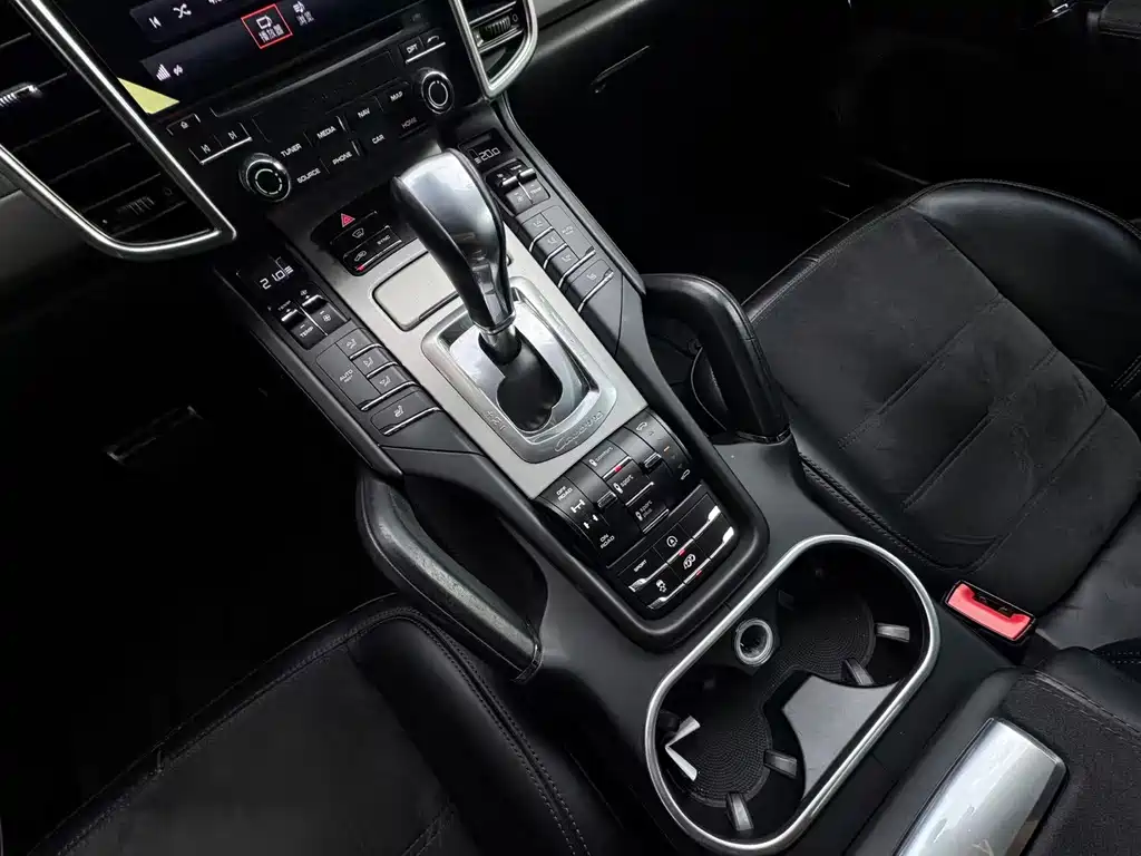Porsche Cayenne 2016 — фото 24
