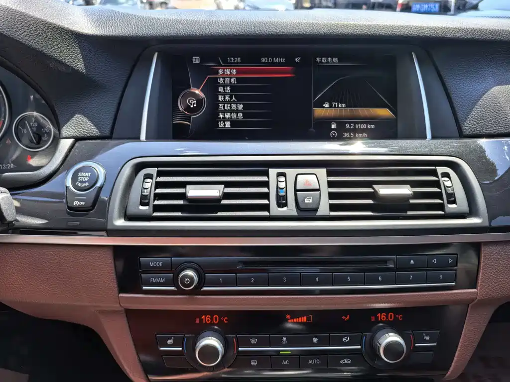 BMW 5 Series 2017 — фото 15