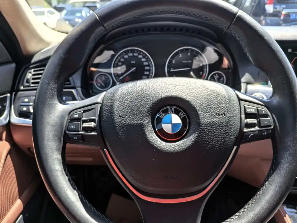 BMW 5 Series 2017 — фото 14