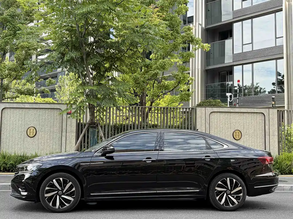 Volkswagen Passat 2024 — фото 3