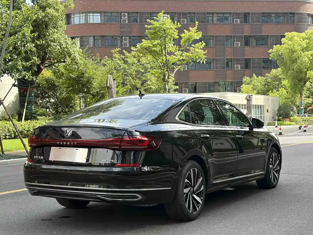 Volkswagen Passat 2024 — фото 17