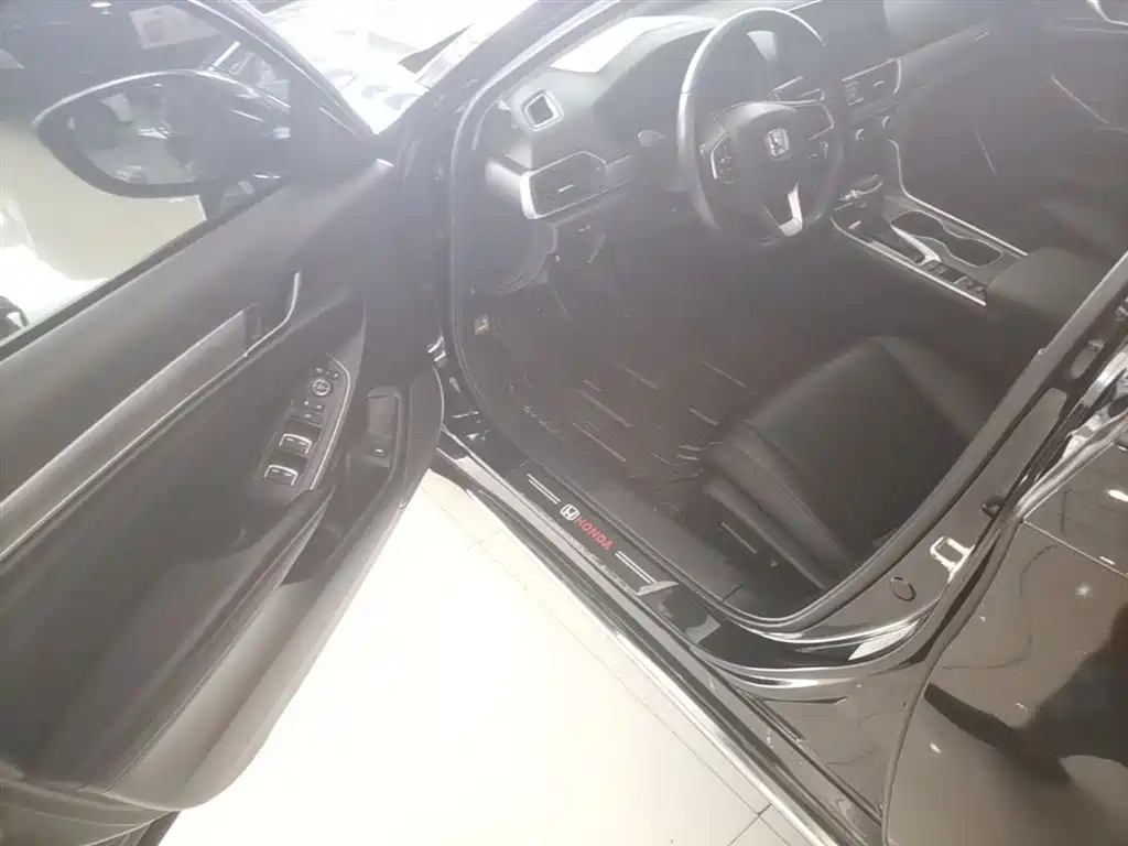 Honda Accord 2022 — фото 16