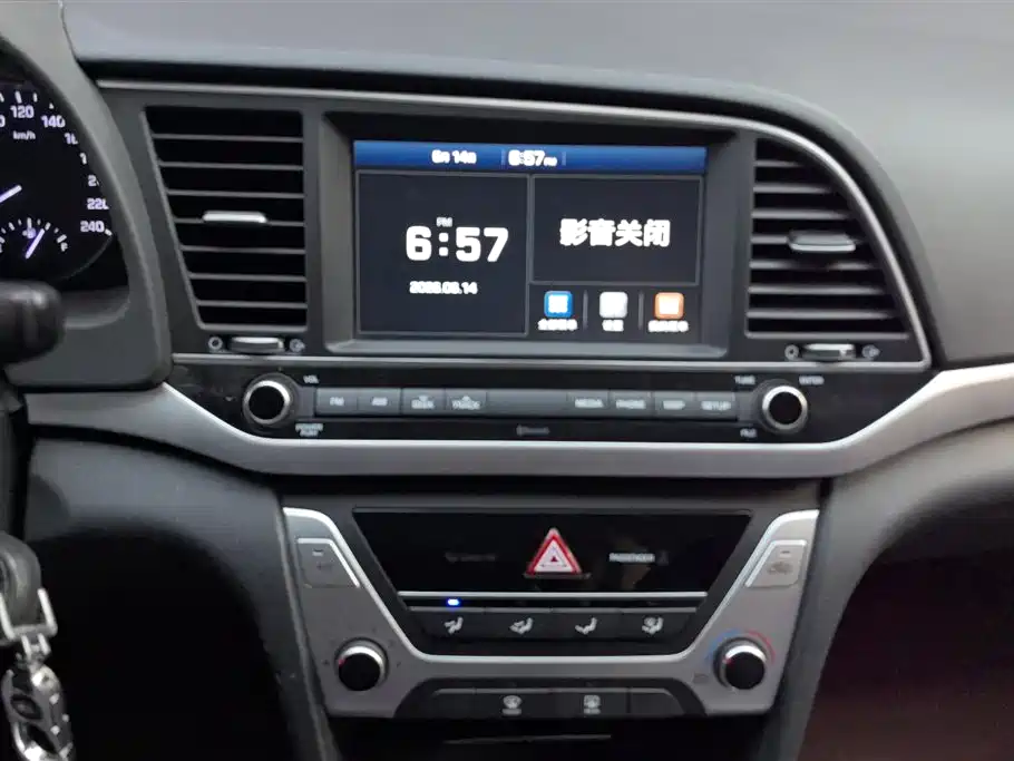 Hyundai Elantra 2019 — фото 13