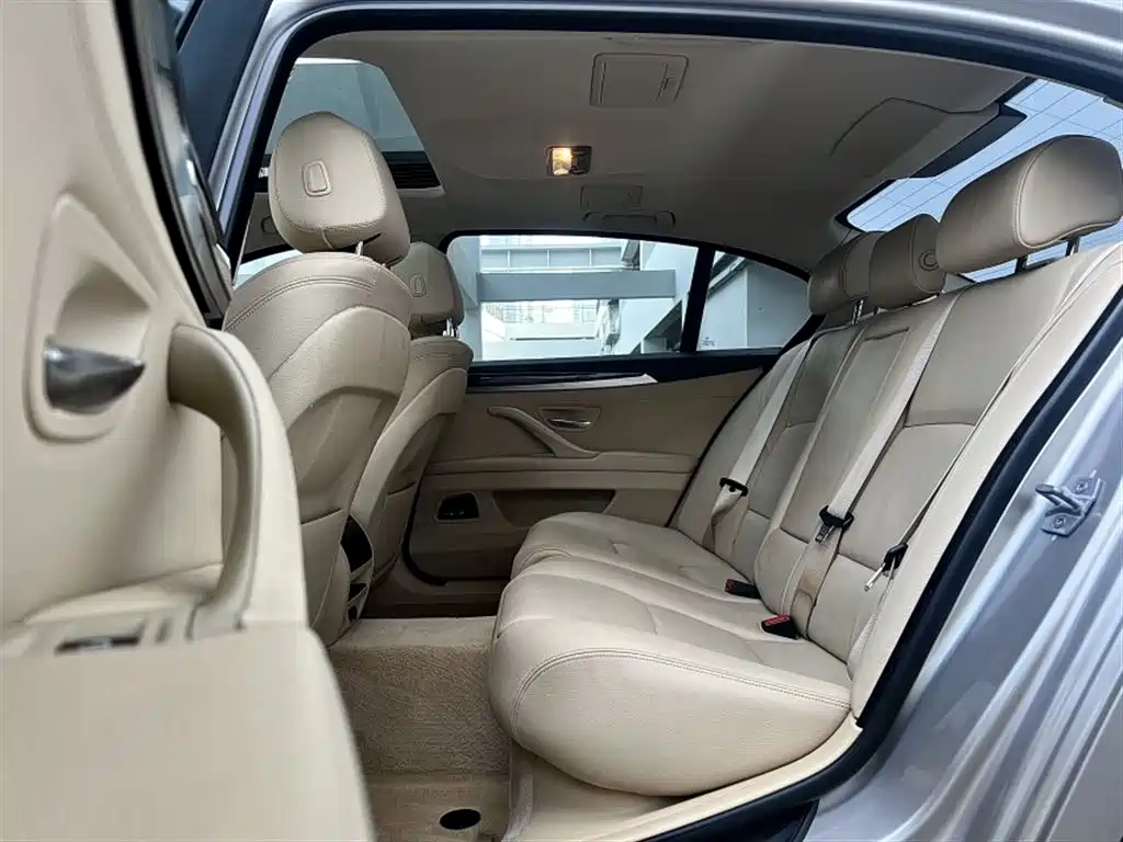 BMW 5 Series 2015 — фото 13