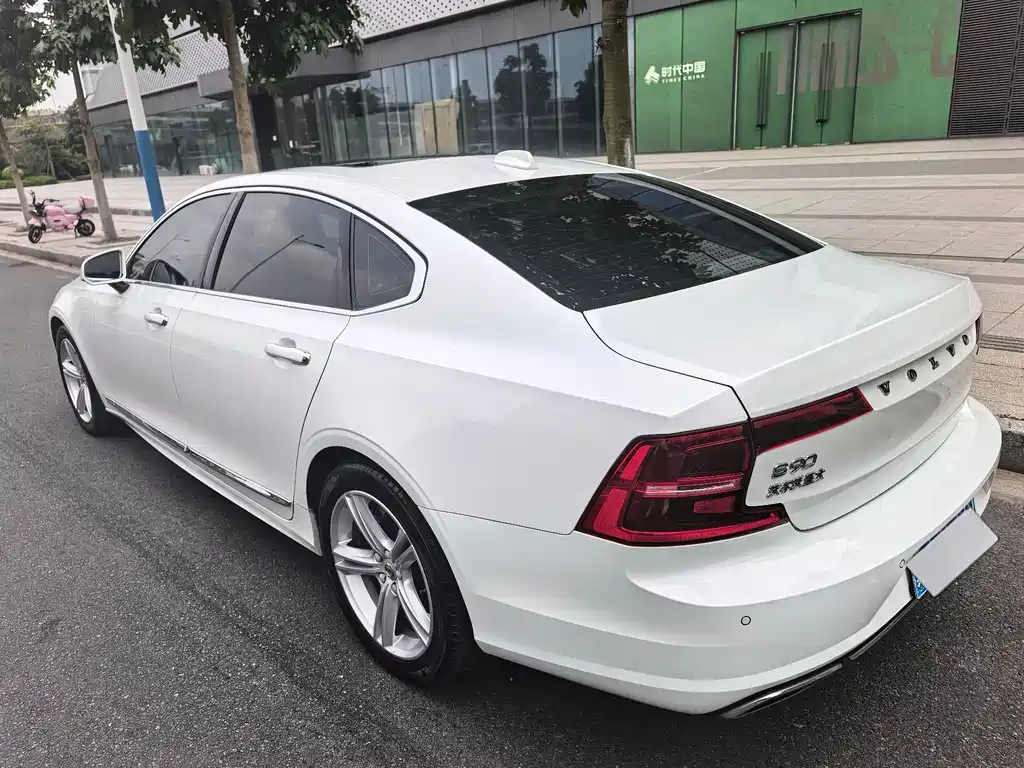 Volvo S90 2018 — фото 16