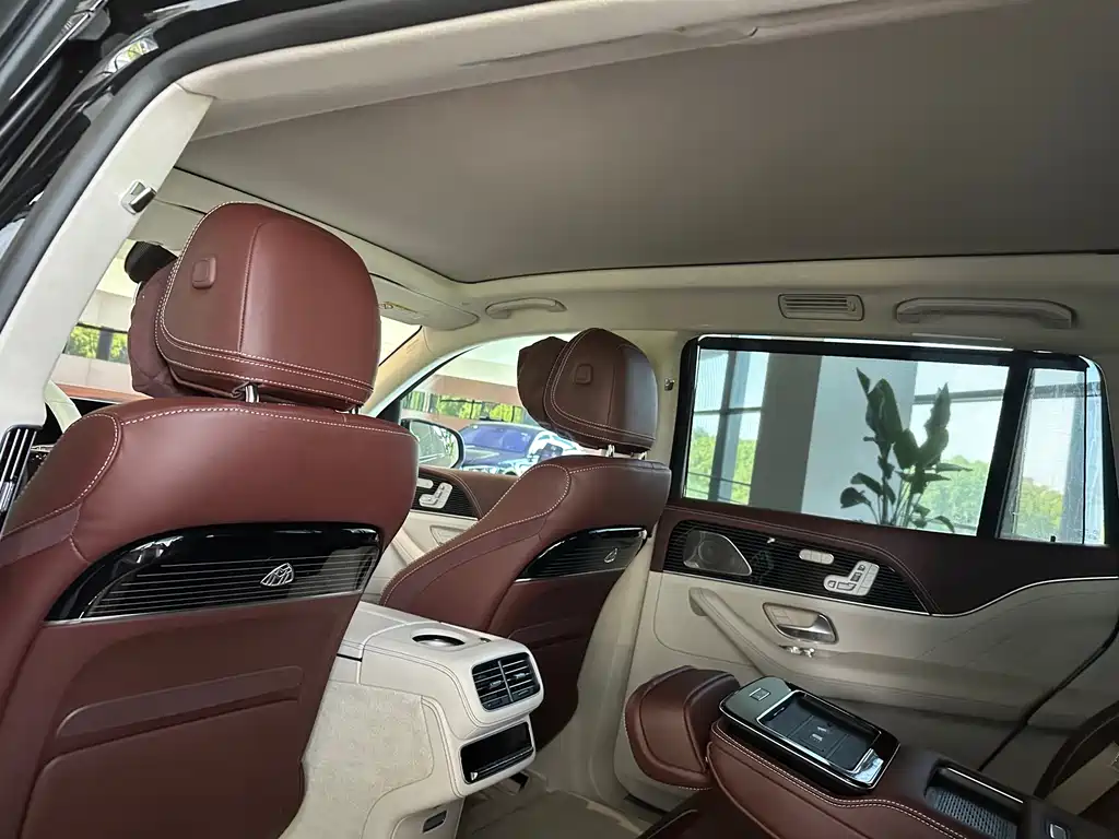 Mercedes-Benz GLS — фото 11