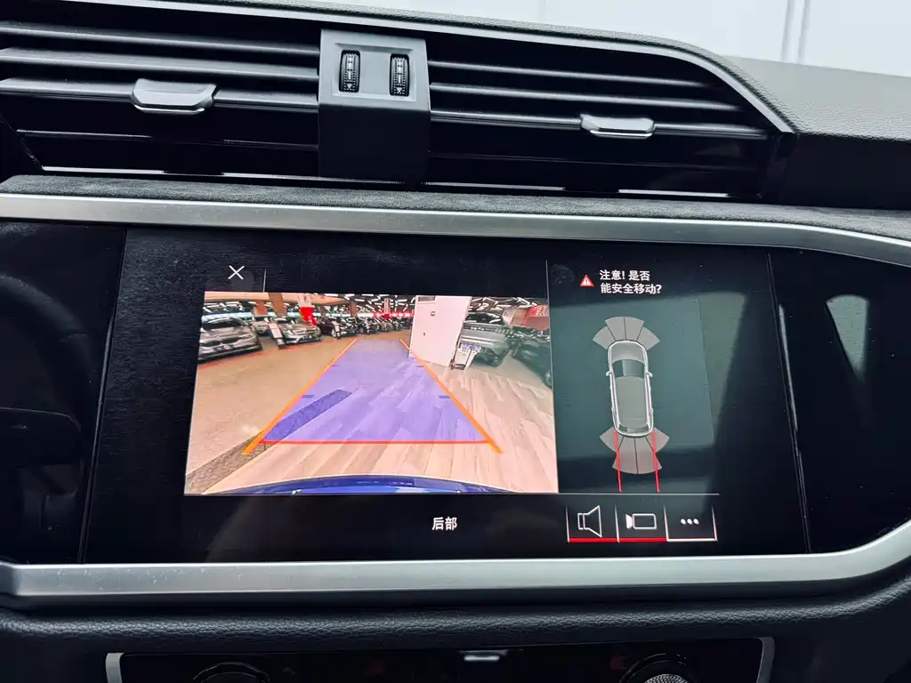 Audi Q3 2019 — фото 14