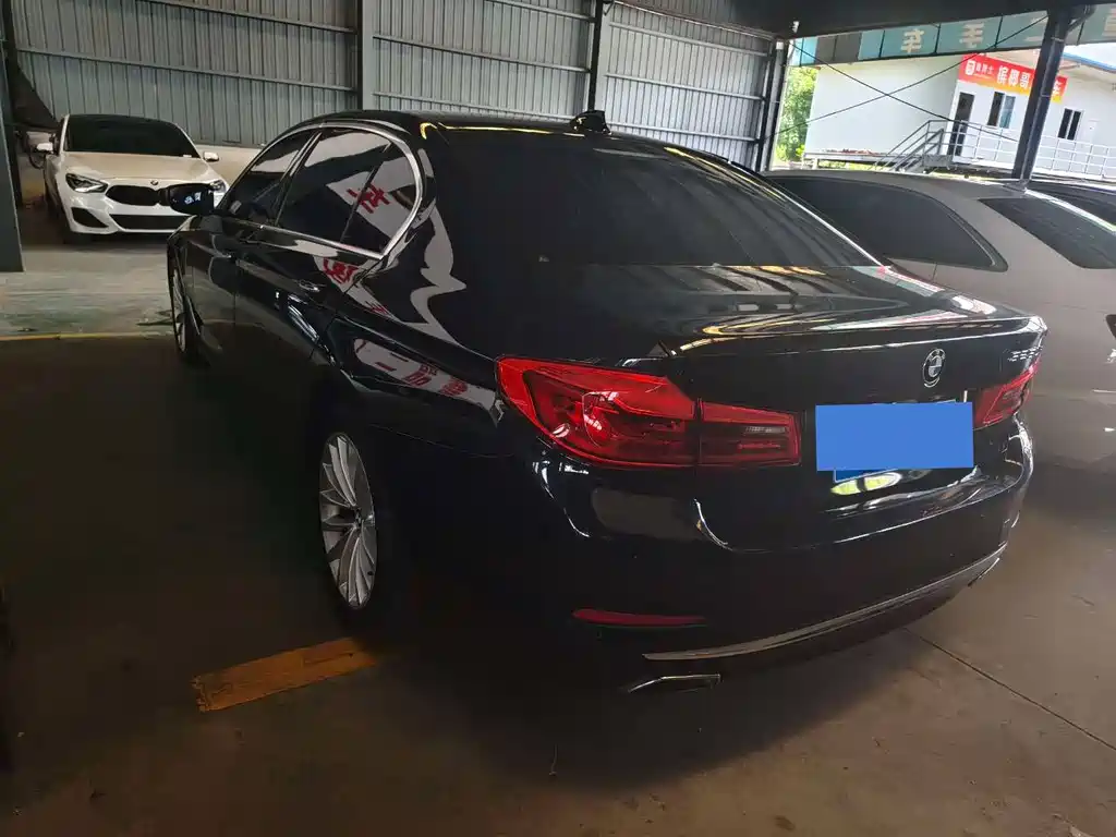BMW 5 Series 2018 — фото 17