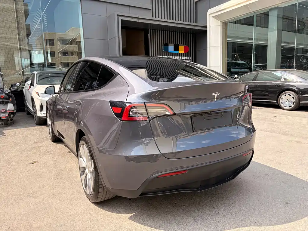 Tesla Model Y 2021 — фото 9