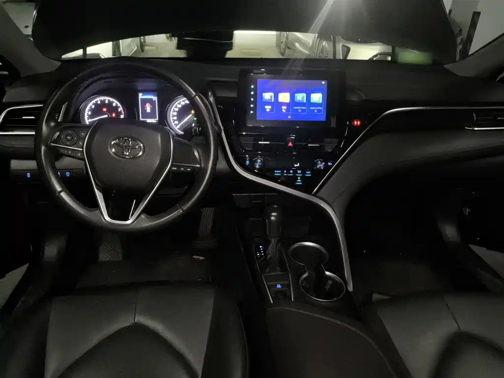 Toyota Camry 2023 — фото 10