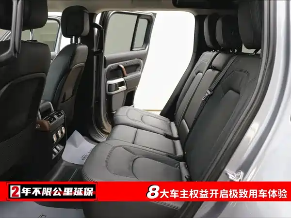 Land Rover Defender 2023