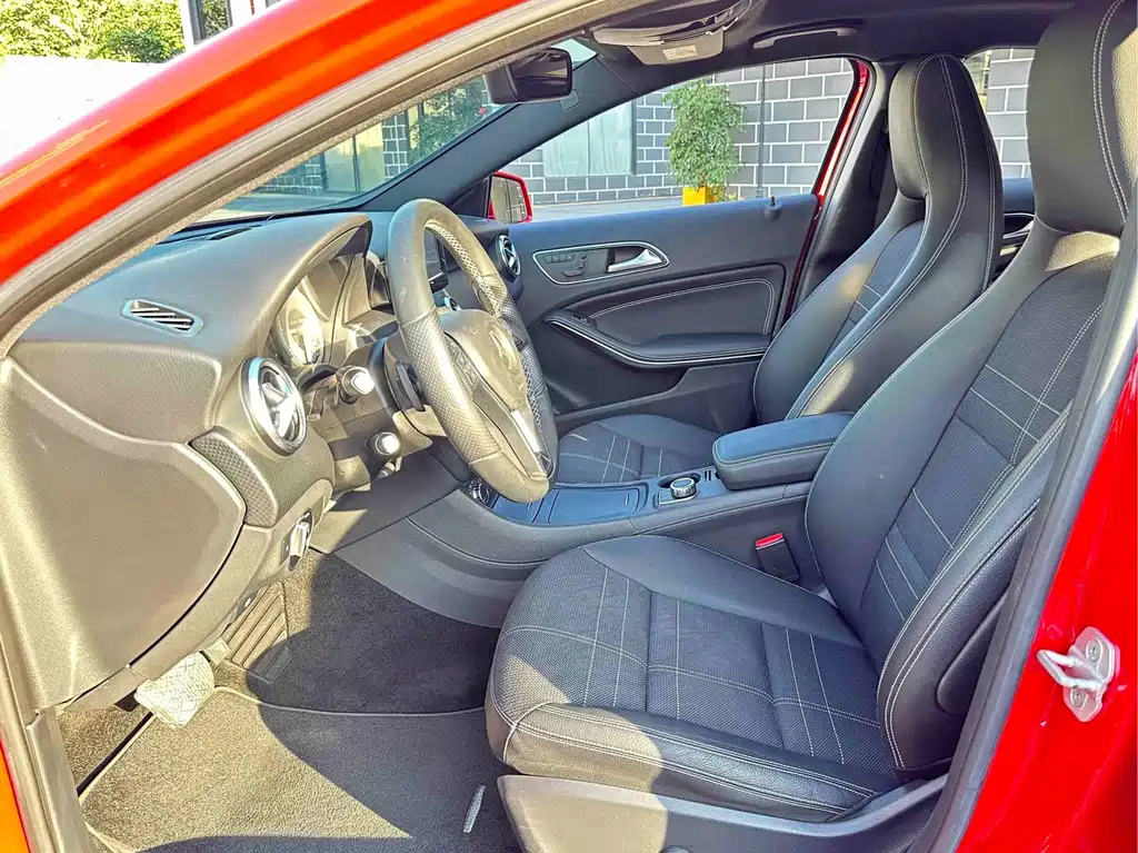 Mercedes-Benz A-Class 2015 — фото 10