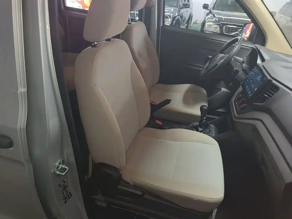 Wuling Hongguang V 2023 — фото 25
