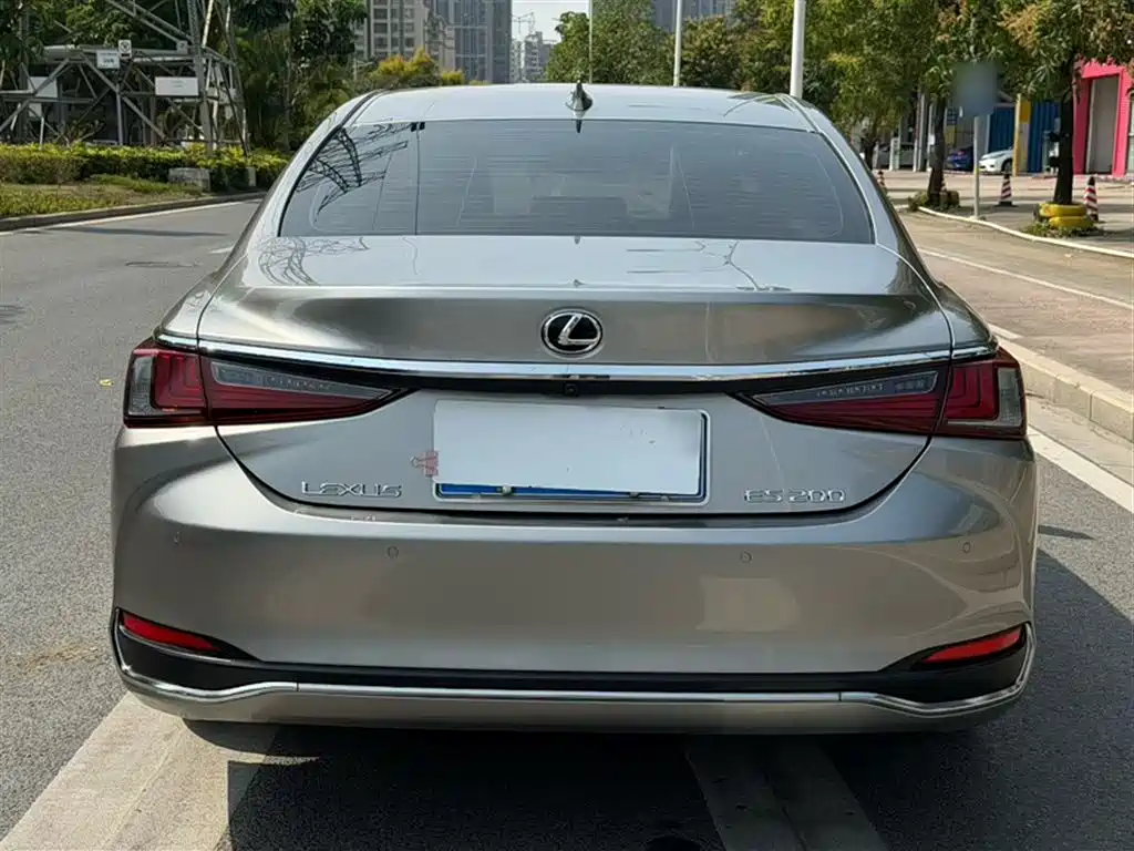 Lexus ES 2021 — фото 25