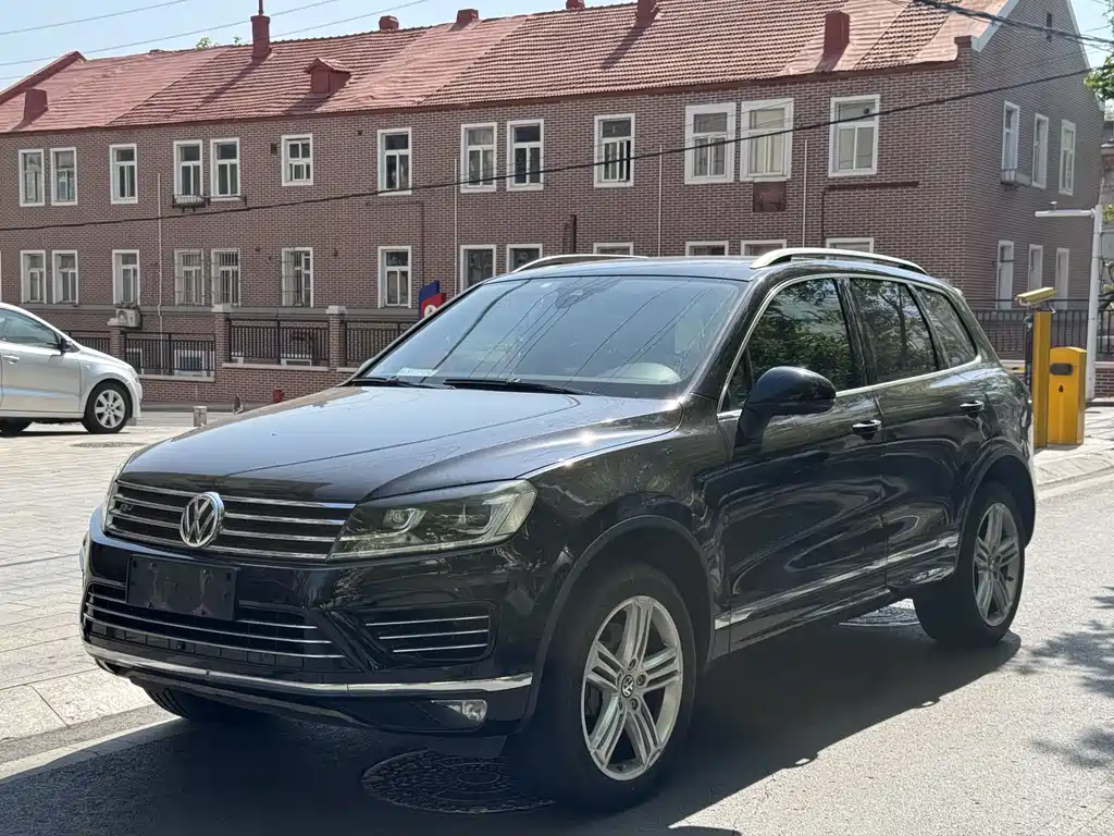 Volkswagen Touareg 2015 — фото 1