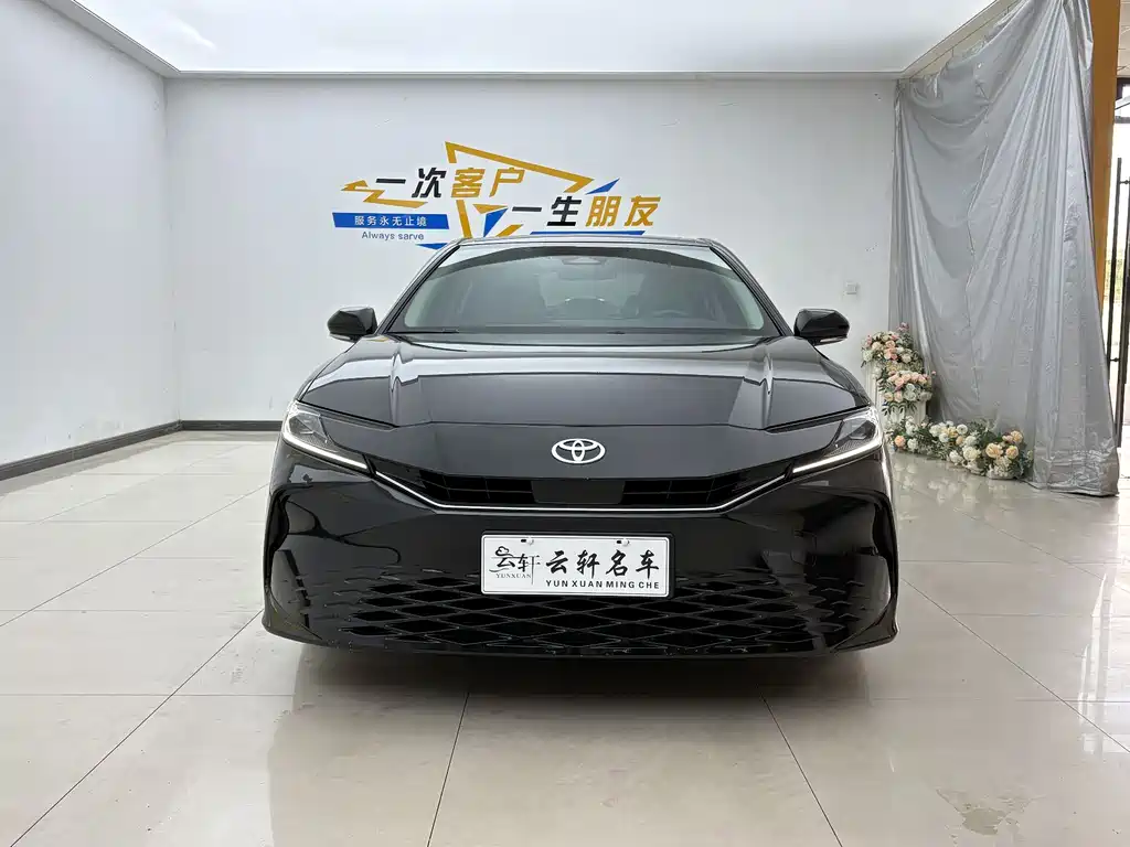 Toyota Camry 2025 — фото 2