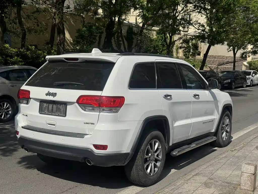 Jeep Grand Cherokee 2015 — фото 7