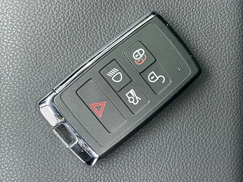 Jaguar XFL 2024 — фото 15