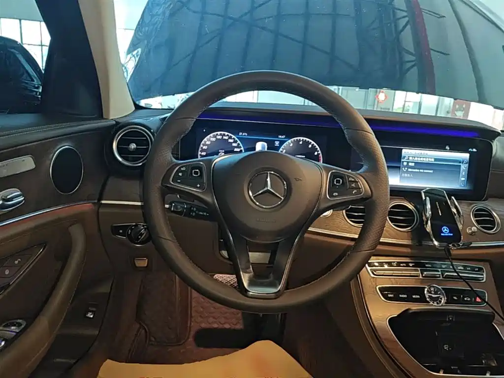 Mercedes-Benz E-Class 2018 — фото 11