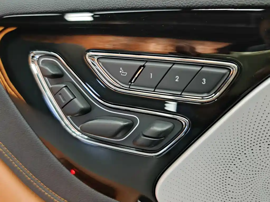 Lincoln Aviator 2020 — фото 22