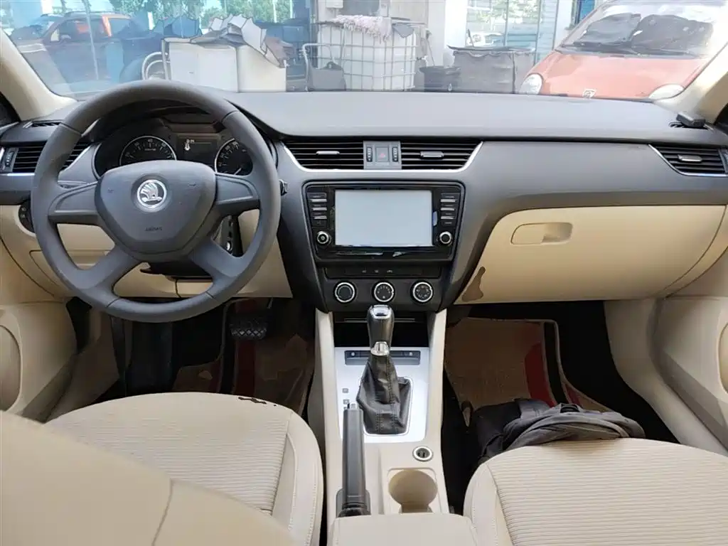 Skoda Octavia 2014 — фото 10