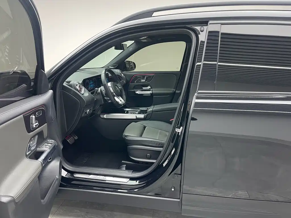 Mercedes-Benz GLB AMG 2022 — фото 16
